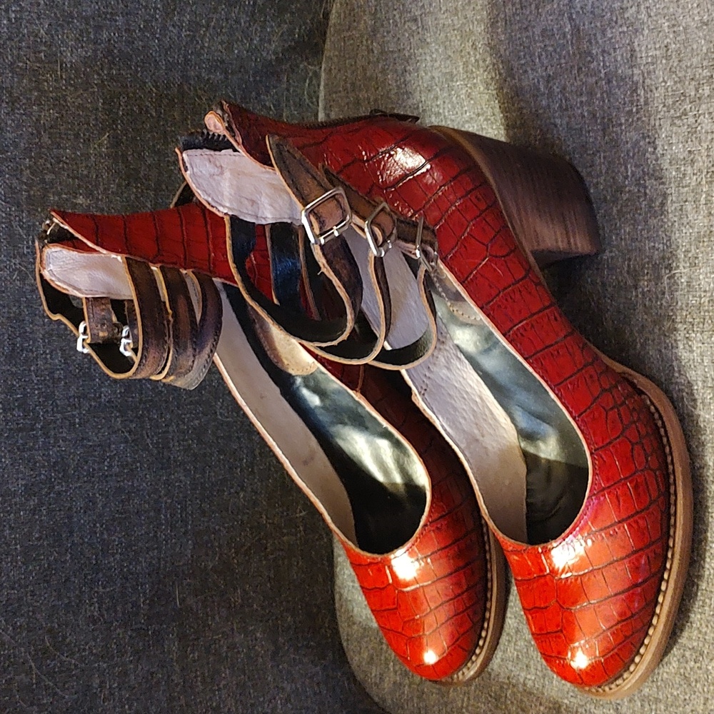 Perfect condition, never worn, size 11 Freebird by Steve, style-Randi